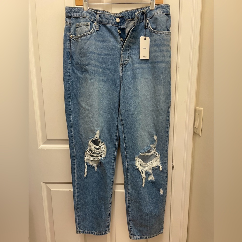 Forever 21 Premium Denim Mom Jeans w/Distressed knees, Size 31 NWT